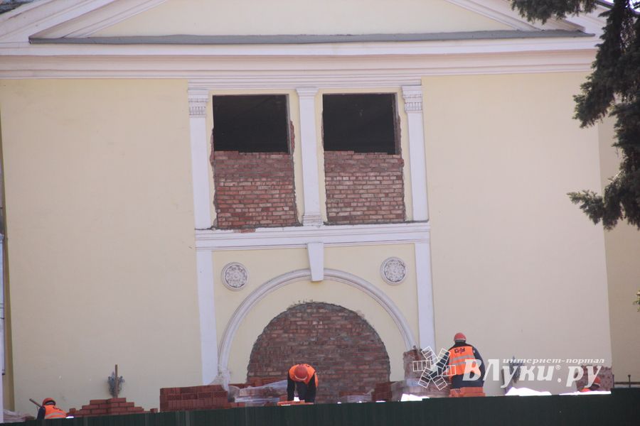 В театре не могут быть пластиковые окна... (фото)