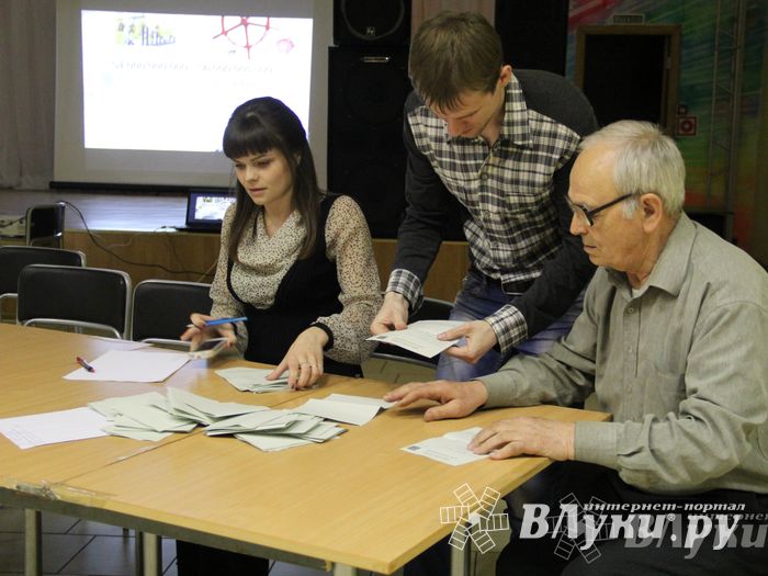 В Великих Луках прошла игра «Молодой политик» (фото)