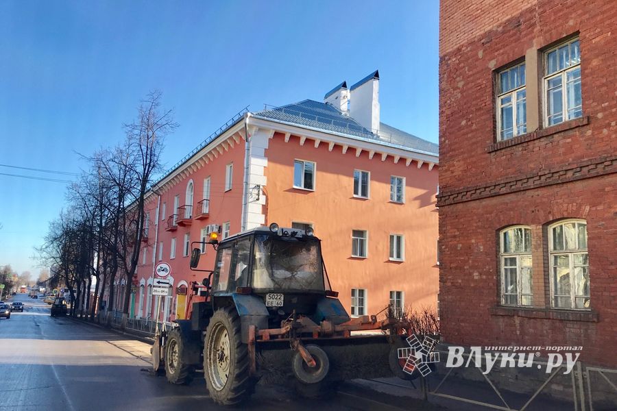 Проспект Октябрьский очищают от грязи (ФОТО)