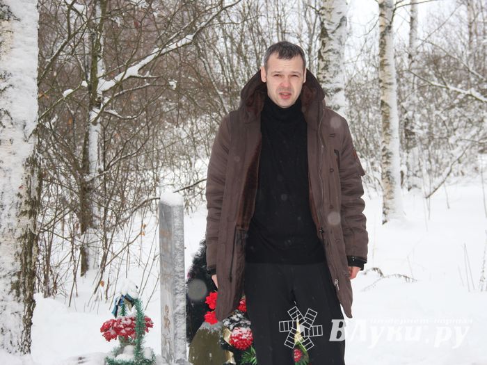 Никто не забыт: в Великих Луках благоустроили могилу неизвестного солдата (ФОТО)