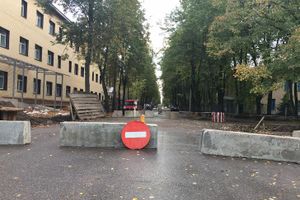 В Великих Луках в районе больничного городка ограничено движение (фото)