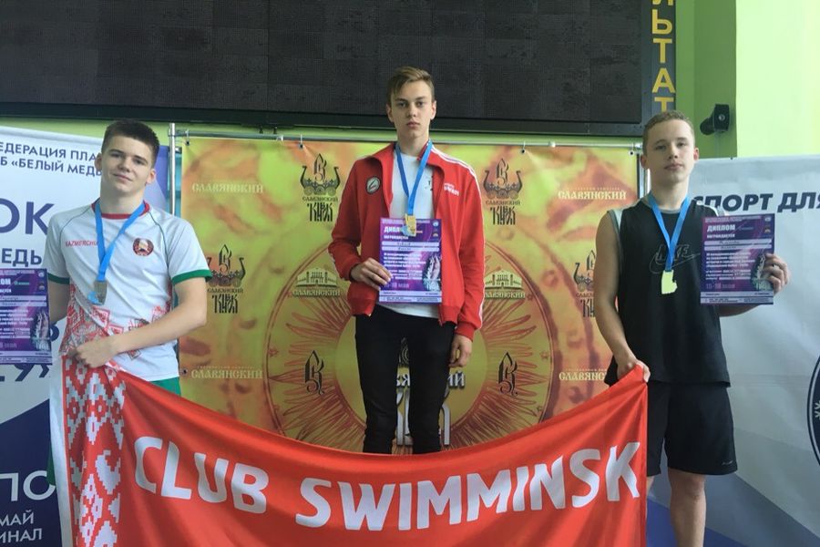 Великолукские пловци привезли награды с международных соревнований (ФОТО)