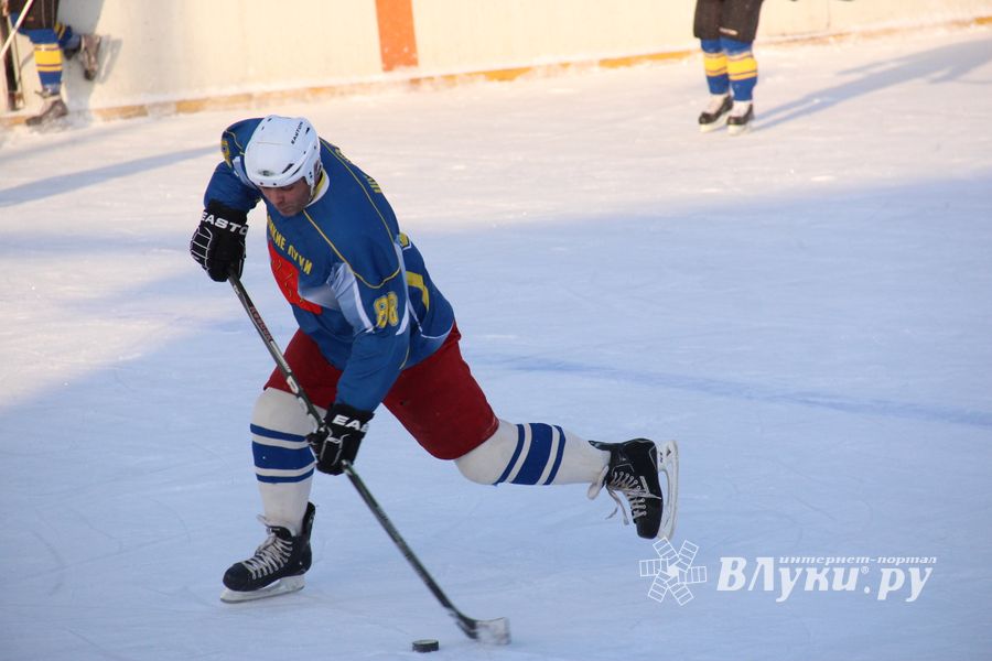 Великолукский хоккей: много забитых шайб и немного потасовок и разбитых лиц (фото)