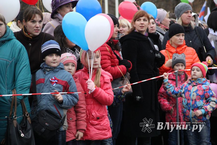 Великие Луки отметили День народного единства (фоторепортаж)