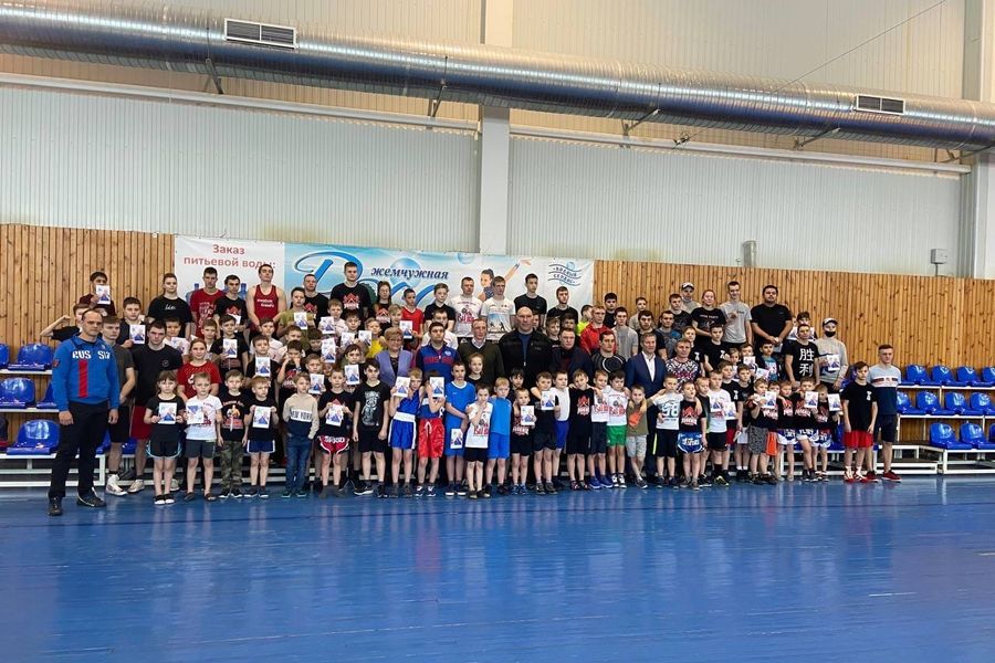 Николай Валуев посетил тренировку великолукских спортсменов (ФОТО)