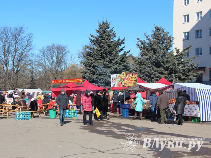 В Великих Луках празднуют День воссоединения Крыма с Россией