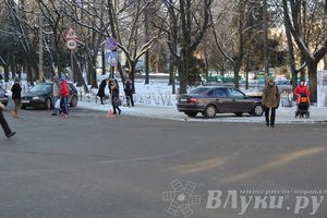 Из-за аварии в центре Великих Лук затруднено движение (фото)