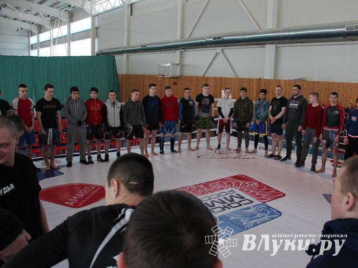 В Великих Луках проходит открытый кубок по смешанному боевому единоборству ММА (ФОТО) (12+)