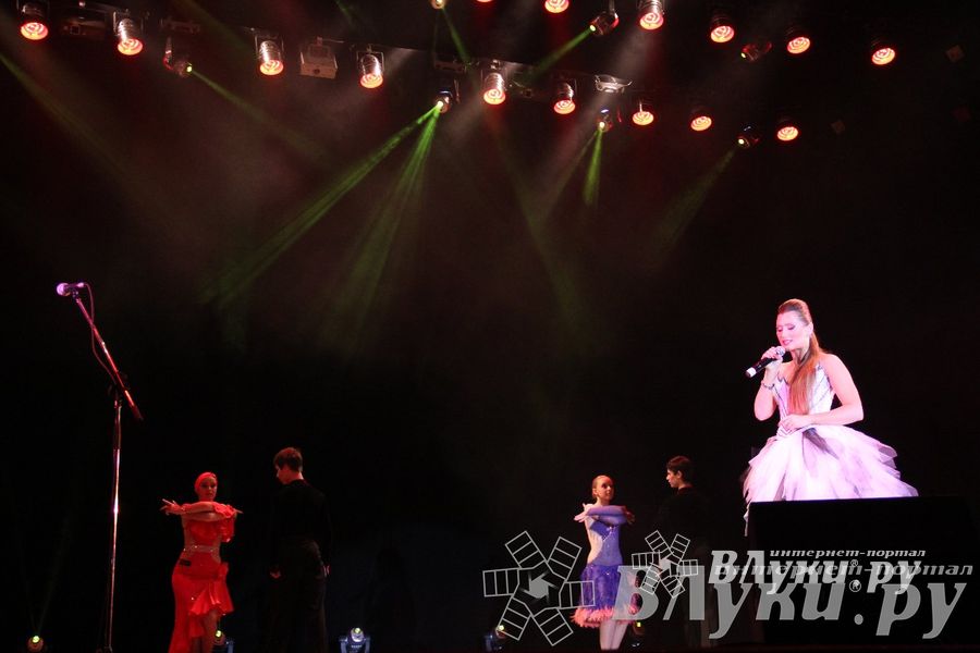 В Великих Луках состоялся сольный концерт певицы Цветаны