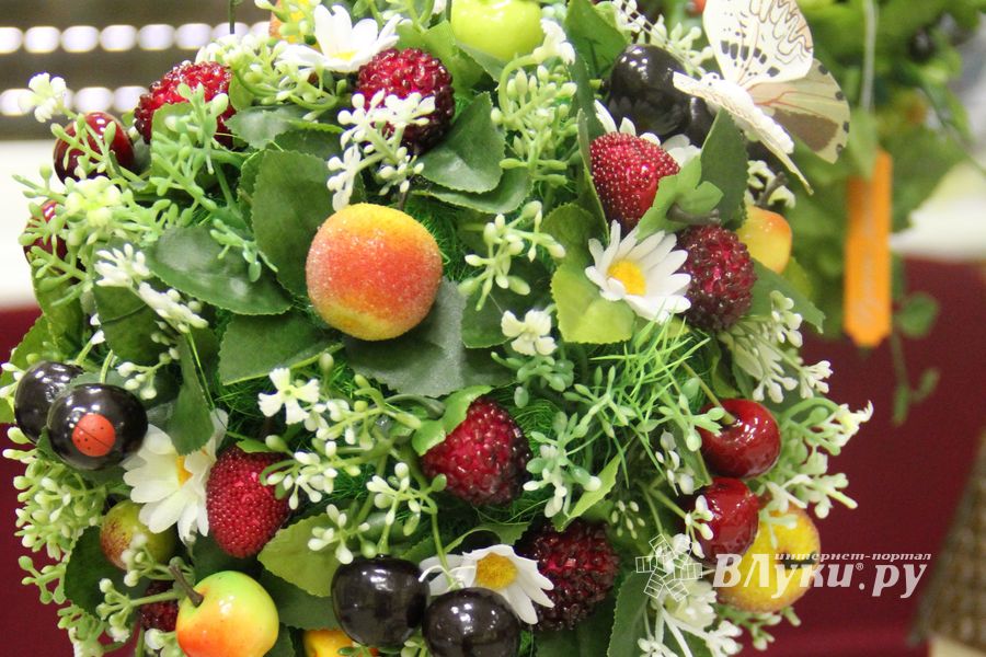 Выставка-ярмарка  «Волшебный сундучок»