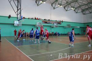 Баскетболисты Великих Лук сыграли со сборной Дмитрова
