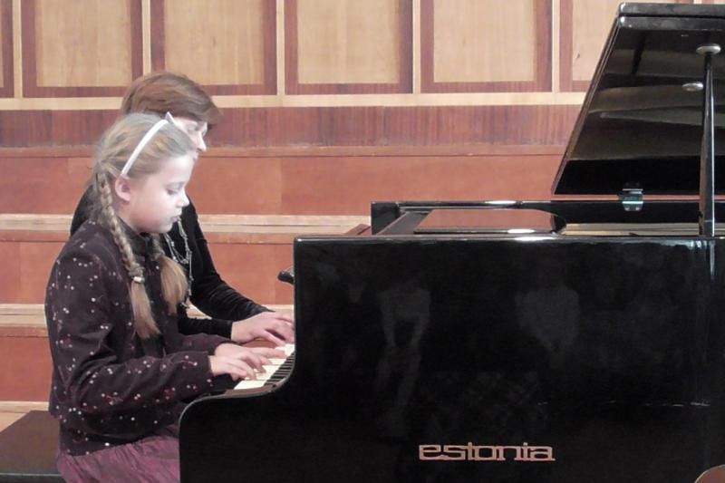 «Подарок одноклассникам» преподнесли учащиеся школы искусств центра эстетического воспитания (фото)