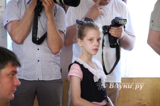 В Великих Луках прозвенели «Последние звонки»