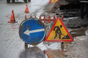 Из-за аварии в водоводе несколько домов отключены от воды (ФОТО)