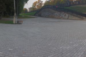 В центральном парке Великих Лук продолжаются ремонтные работы (фото)