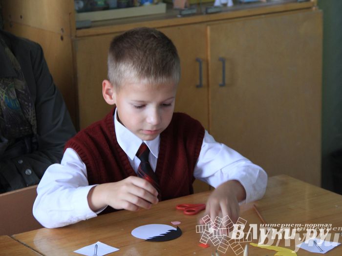 Великолукских лицеистов посвятили в «Маленькие мастера»