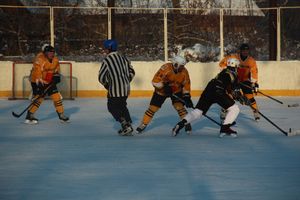 Великолукские хоккеисты разгромили гостей (фото)