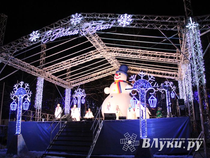 В Великих Луках петуха сменили на собак (ФОТО)