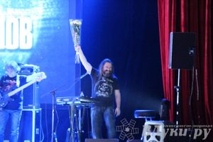 В Великих Луках состоялся концерт Дениса Майданова