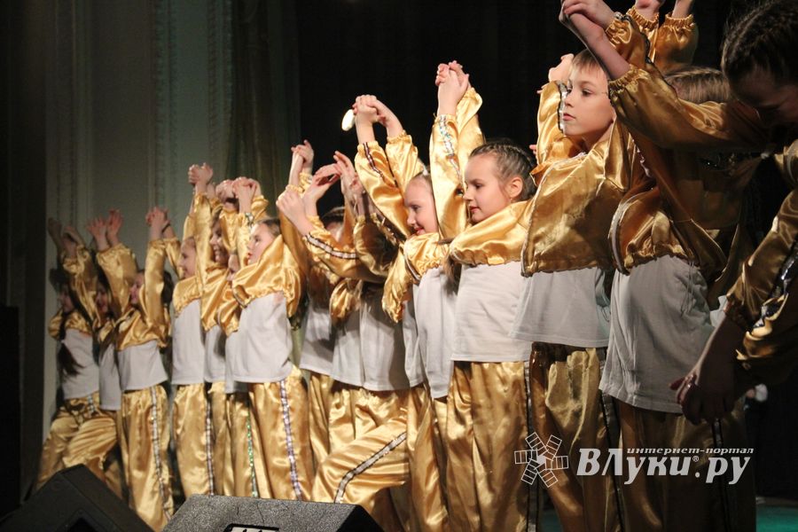 Юные артисты ГДК им. Ленина поздравили мам с праздником (ФОТО)
