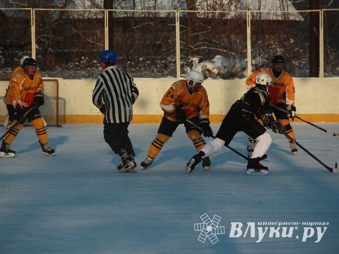 Великолукские хоккеисты разгромили гостей (фото)