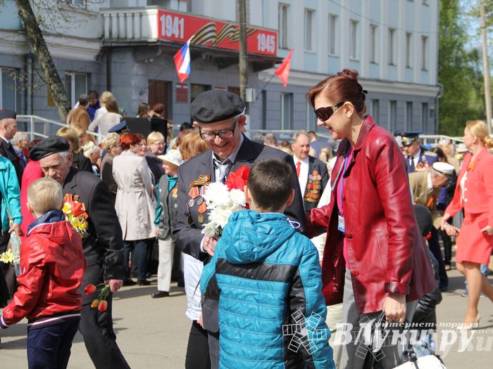 Парад Победы в Великих Луках (фото)