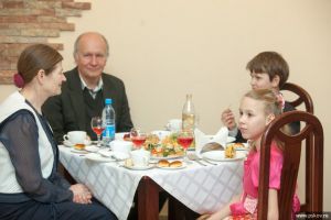 Семьи, взявшие на воспитание детей-сирот, чествовали в администрации области (фото)