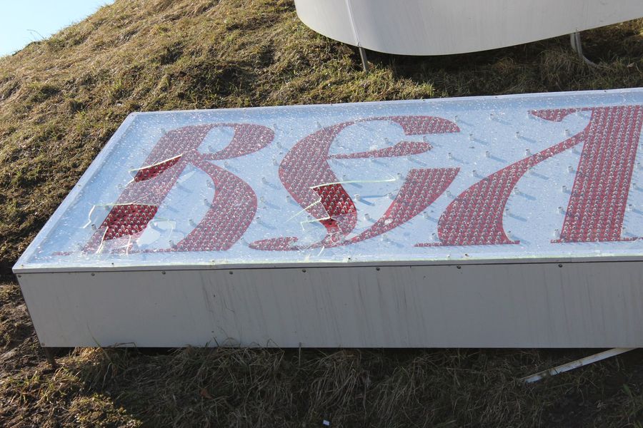 Фотофакт: У кого в Великих Луках руки чешутся?