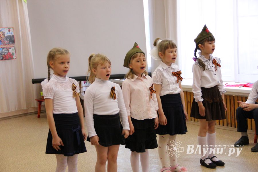 Юные великолучане отметили День победы (ФОТО)
