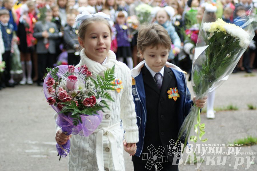 Школы города отметили 1 сентября (фото)