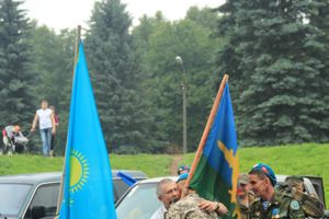 Участники Автопробега ВДВ «Россия - Казахстан - Беларусь «Дорогами воинской славы» посетили Великие Луки