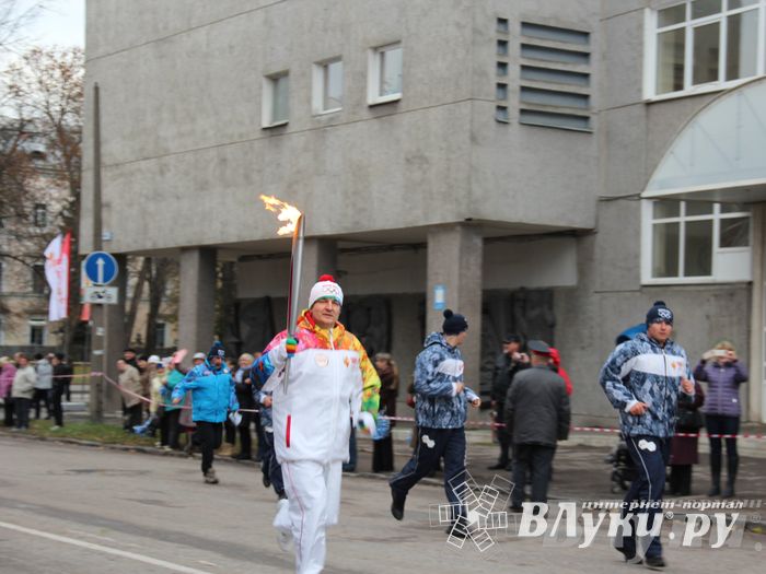 Эстафета Олимпийского огня в Изборске и Пскове