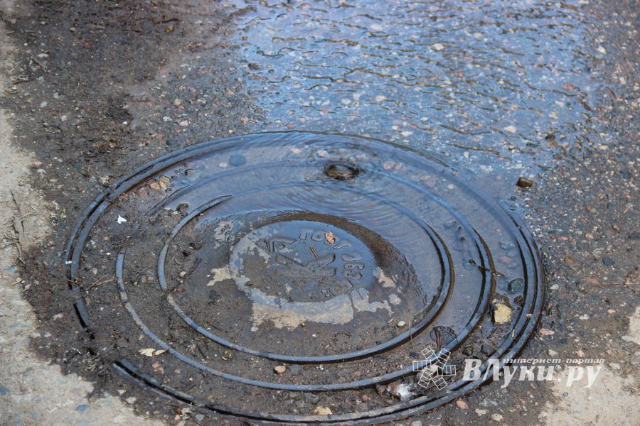 Проживающим на улице Энгельса великолучанам советуют запастись водой (ФОТО)