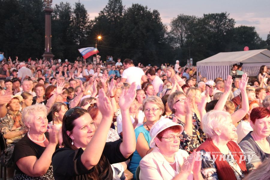 Людмила Чурсина и Пелагея поздравили Великие Луки с 850-летием (ФОТО)