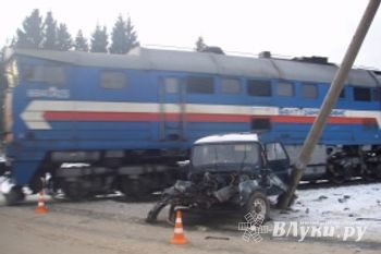 В Псковской области произошло столкновение пассажирского поезда и легкового автомобиля