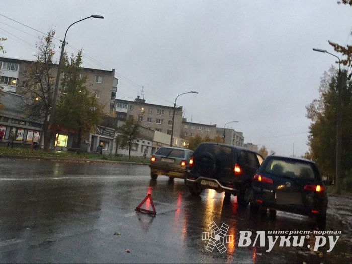 В Великих Луках продолжаются «дорожные притирки» (ФОТО)