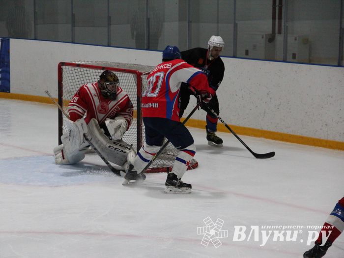 Памятный турнир по хоккею прошел в великолукском «Айсберге» (ФОТО)