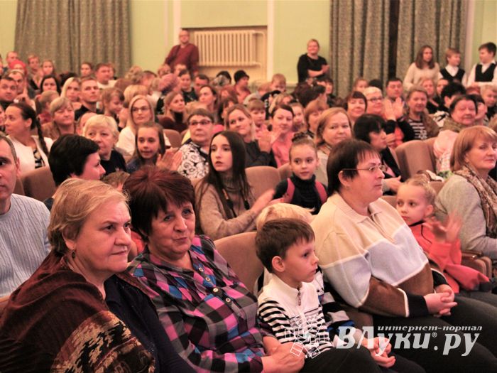 В ГДК им. Ленина прошёл концерт ко Дню матери (ФОТО)
