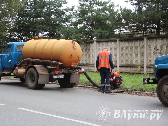 На проспекте Гагарина устраняют аварию в водоводе (ФОТО)
