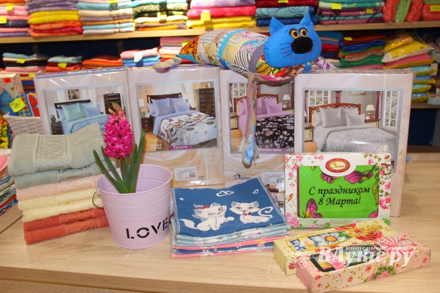 Кот Барон приготовил подарки для женщин