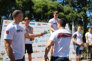 В Великих Луках состояли соревнования по подтягиванию на турнике (фото)