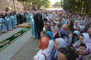 Андрей Турчак вместе с верующими принимает участие в праздновании Успения Пресвятой Богородицы (фото)