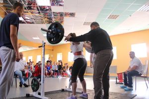 В Великих Луках прошел открытый городской турнир по пауэрлифтингу (фото)