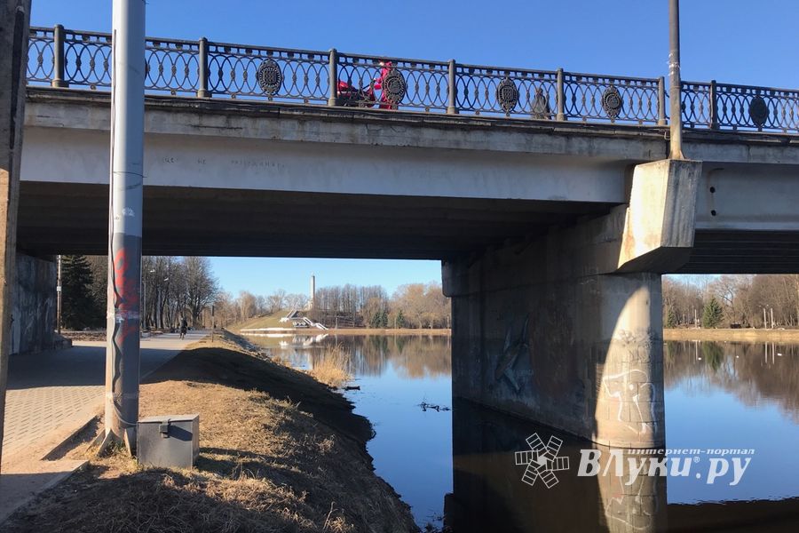Мост в Великих Луках стал «музыкальным» (ФОТО; ВИДЕО)