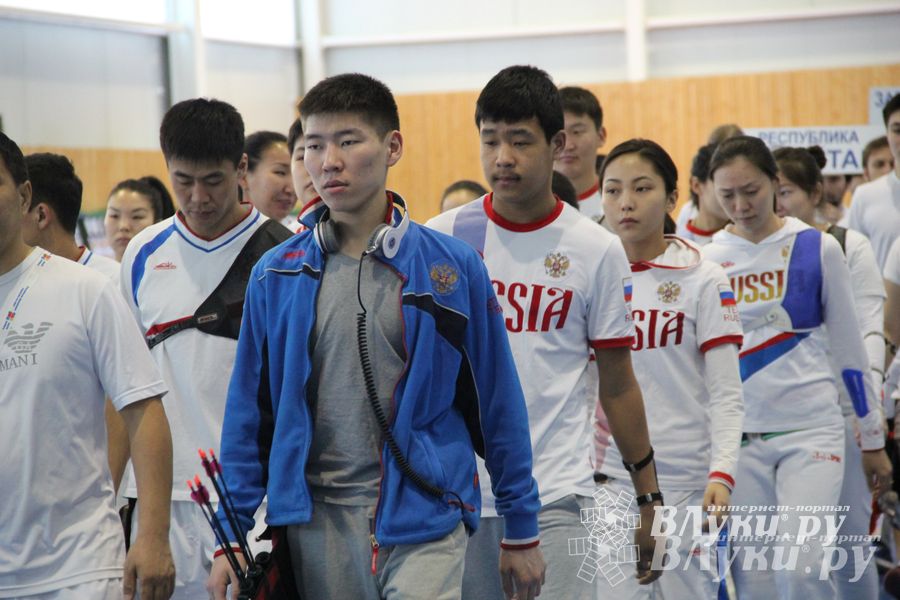 В Великих Луках состоялось открытие Чемпионата России по стрельбе из блочного и классического лука (фото)