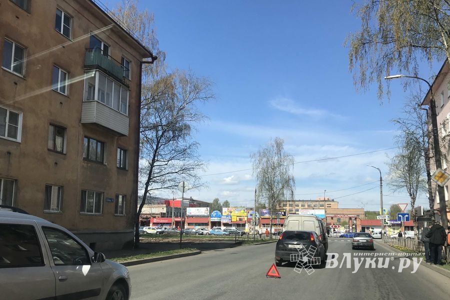 ДТП на перекрёстке у Смоленского рынка (ФОТО)