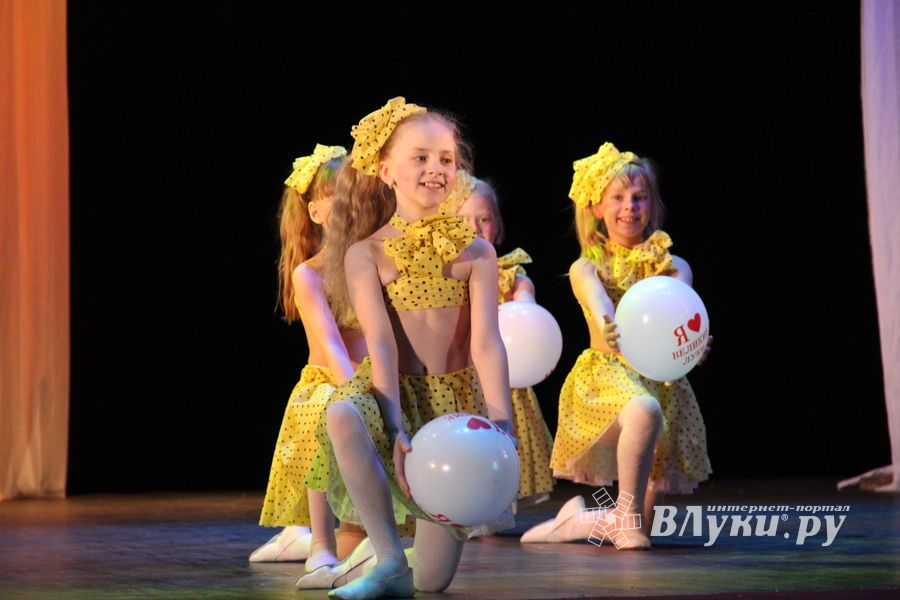 «Великолукская Веснянка» на сцене ДК ЛК