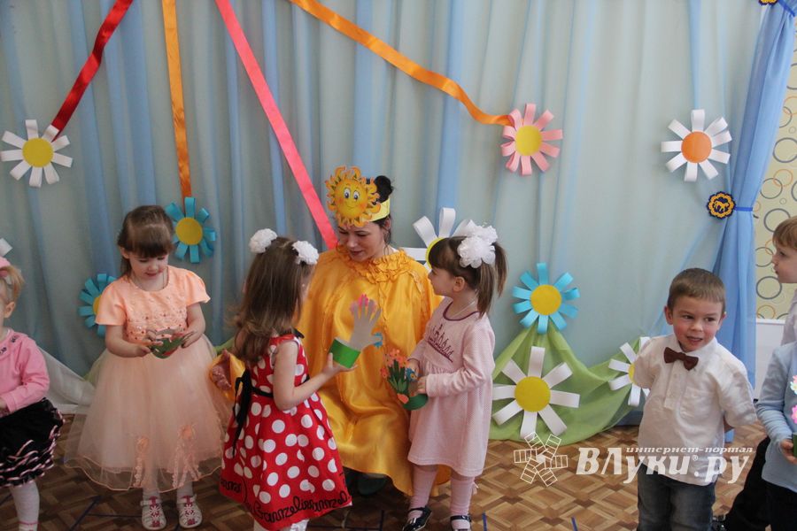 Малыши сада №1 поздравили мам и бабушек с 8 марта