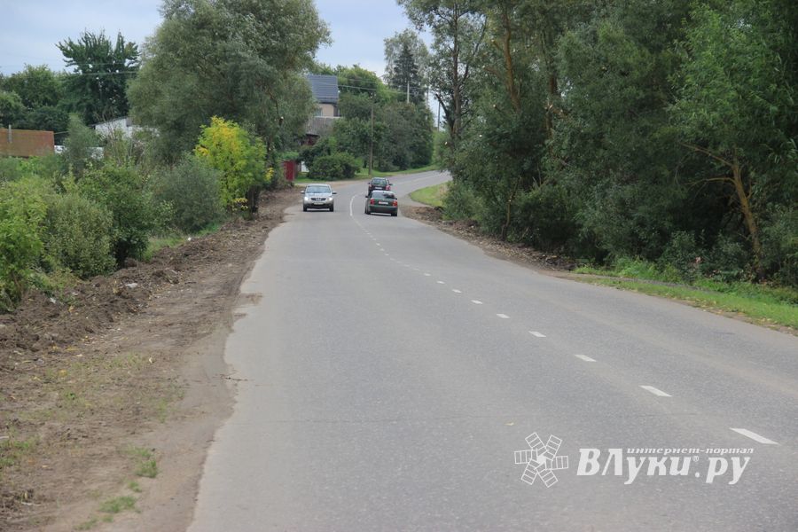 На Новосокольнической расширили и очистили обочину (ФОТО)