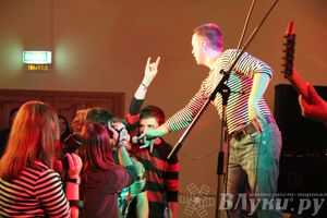 ​Фестиваль живой музыки «Арена фест» прошел в Великих Луках  (фото)